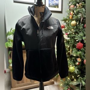 The North Face Women’s Denali jacket. Size small.